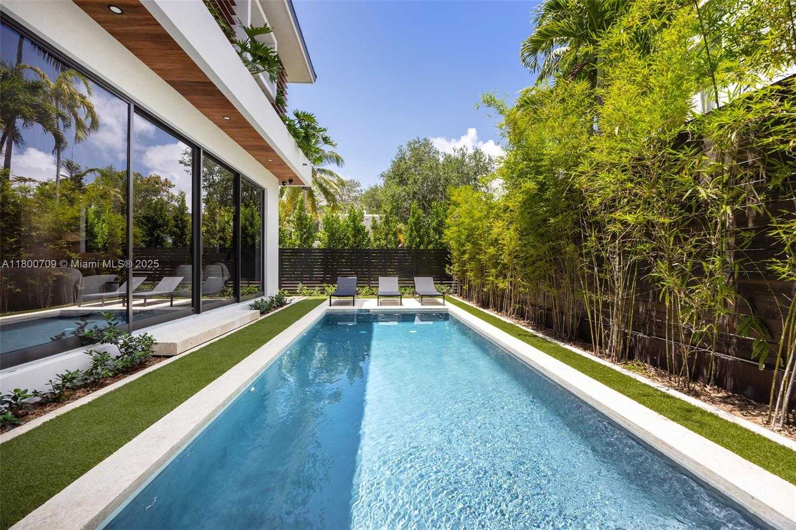 Small Image of 2905 WASHINGTON ST, Miami Number 30