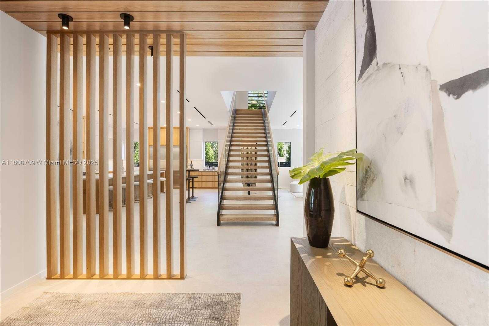 Small Image of 2905 WASHINGTON ST, Miami Number 6