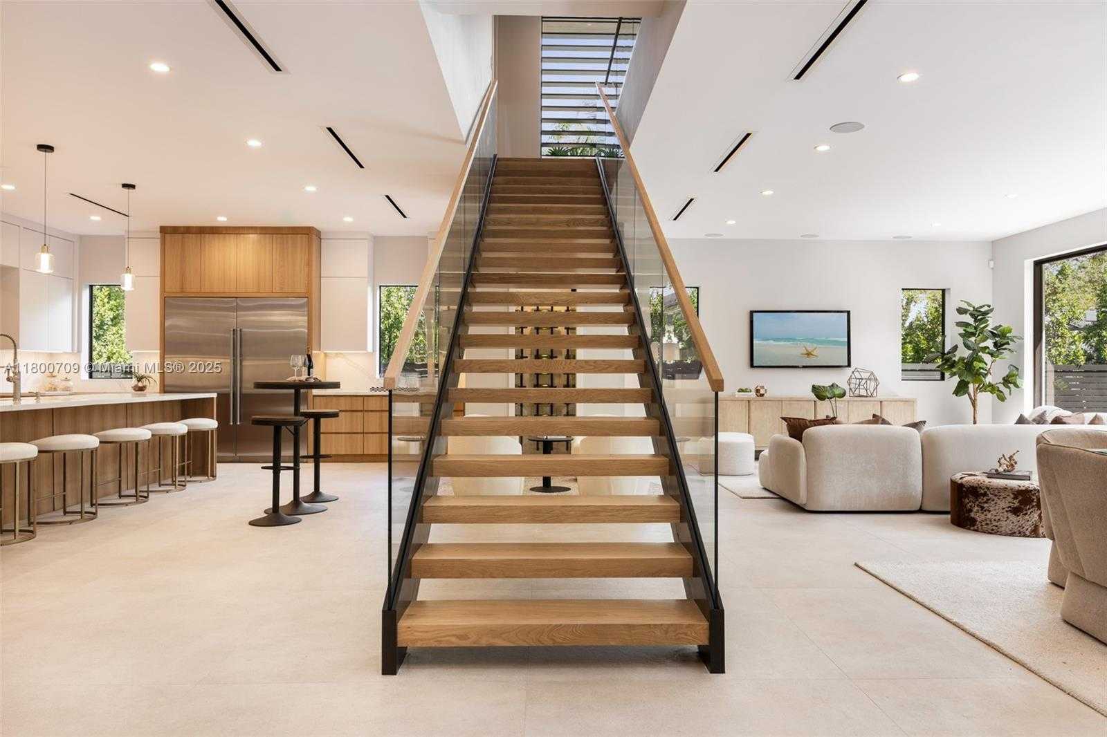 Small Image of 2905 WASHINGTON ST, Miami Number 7