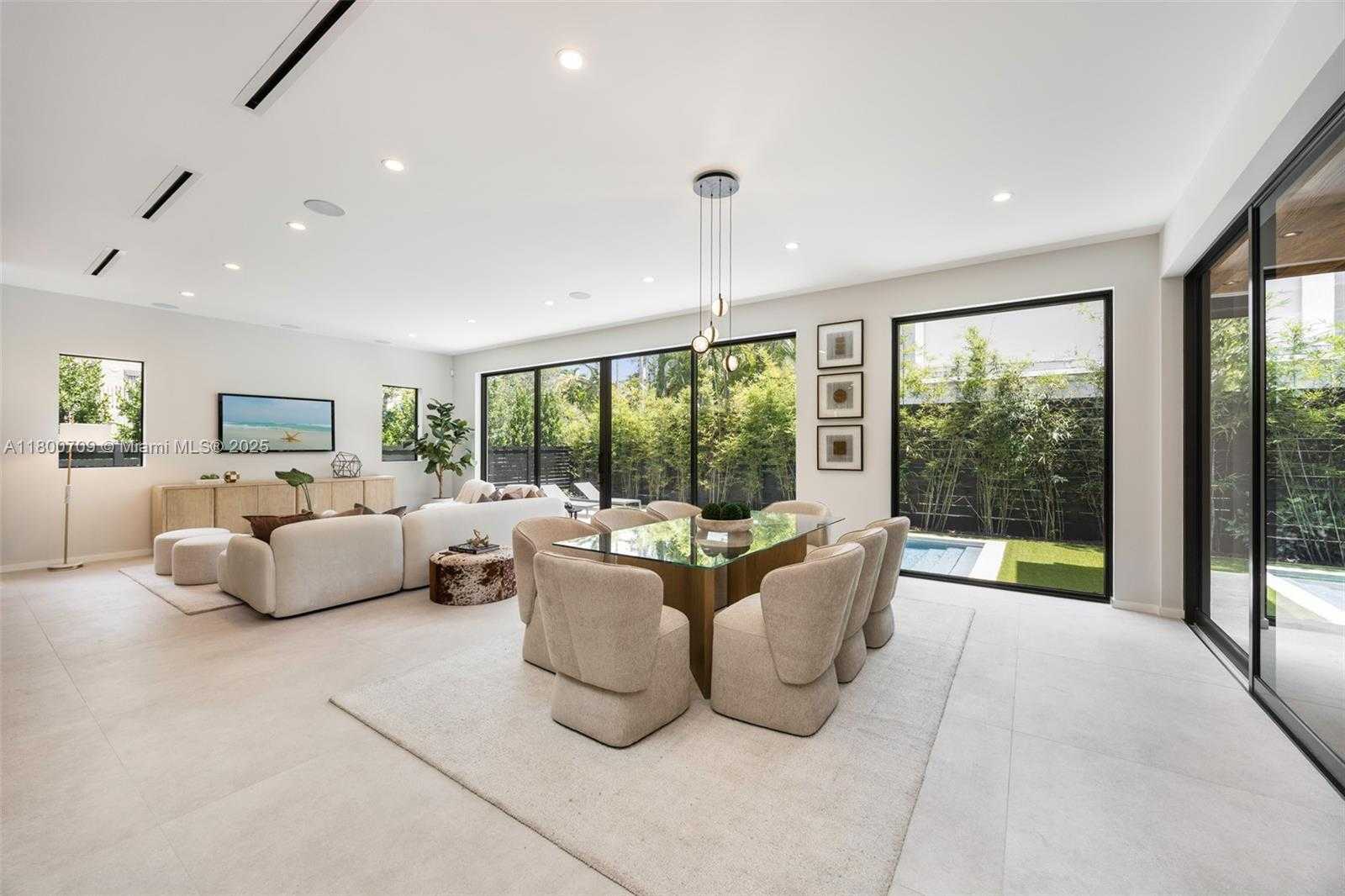Small Image of 2905 WASHINGTON ST, Miami Number 9
