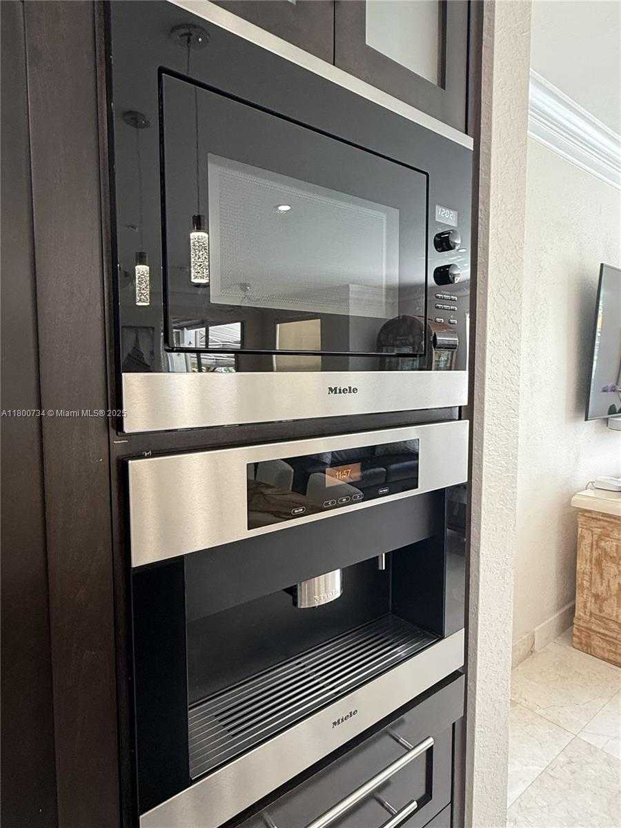 Small Image of 8389 NORTH WEST 115TH CT, Doral Number 14