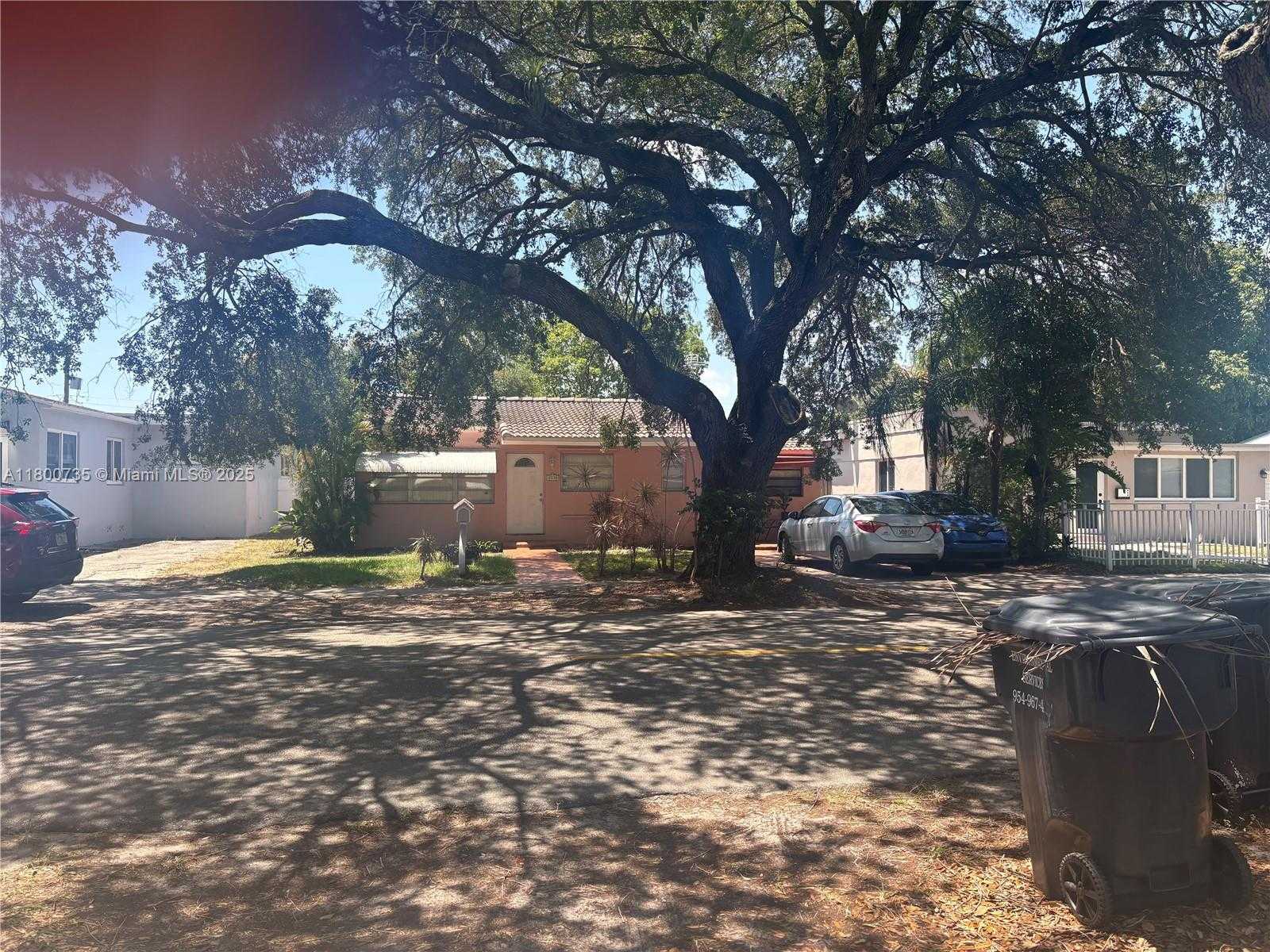 Small Image of 2530 WASHINGTON ST, Hollywood Number 2