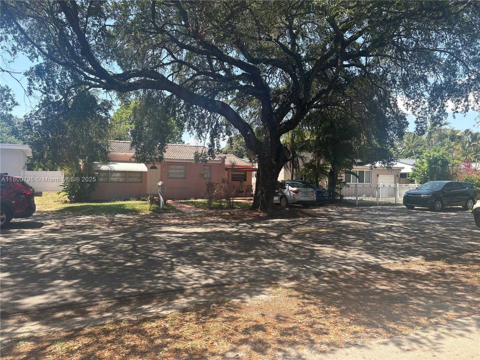 Small Image of 2530 WASHINGTON ST, Hollywood Number 3
