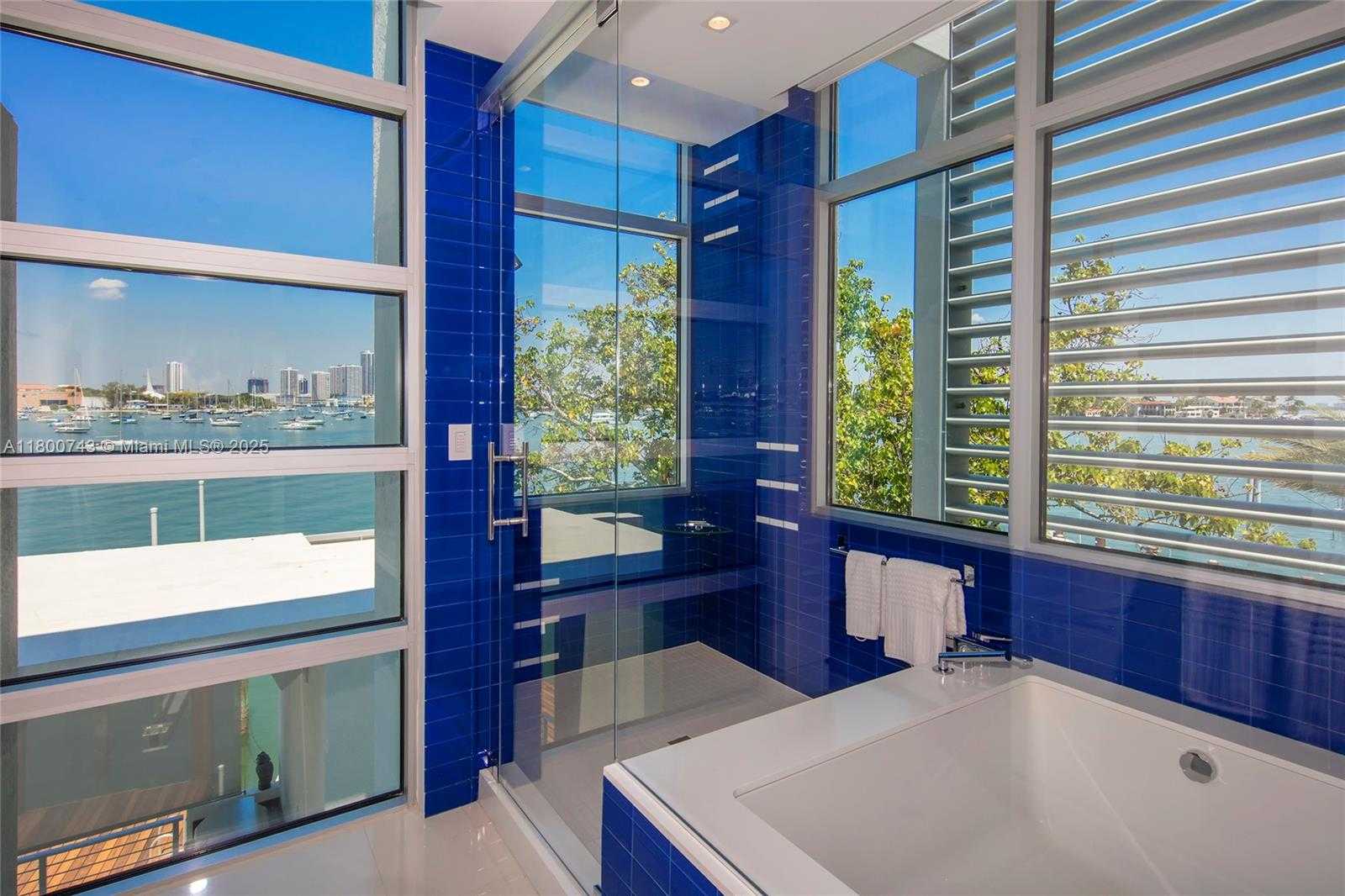 Small Image of 440 SOUTH HIBISCUS DR, Miami Beach Number 10