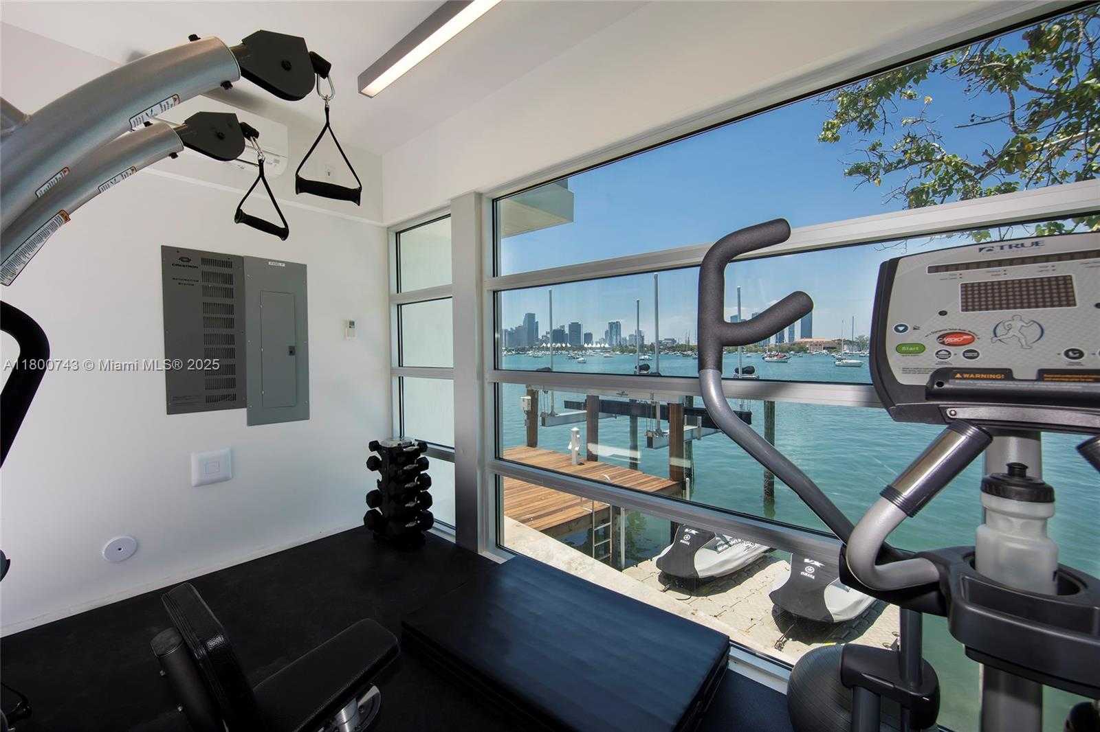 Small Image of 440 SOUTH HIBISCUS DR, Miami Beach Number 12