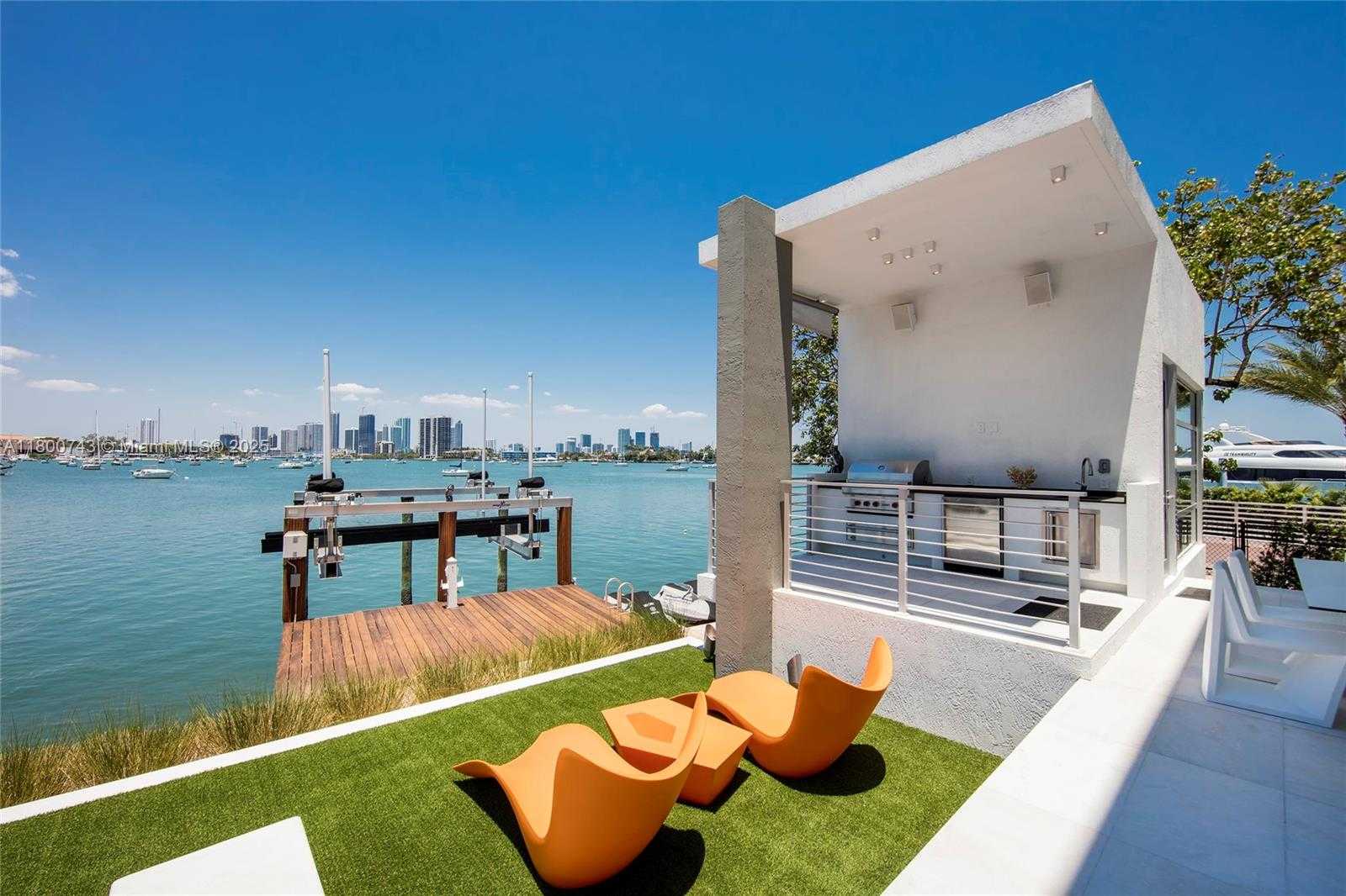 Small Image of 440 SOUTH HIBISCUS DR, Miami Beach Number 13