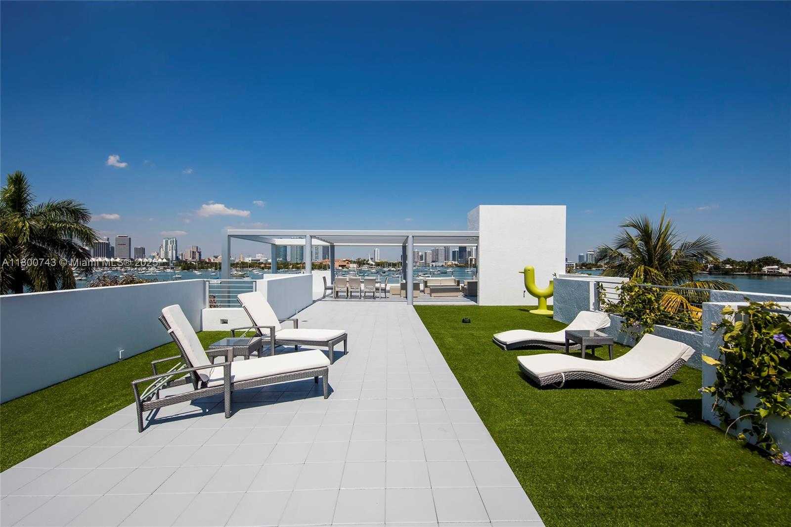 Small Image of 440 SOUTH HIBISCUS DR, Miami Beach Number 14
