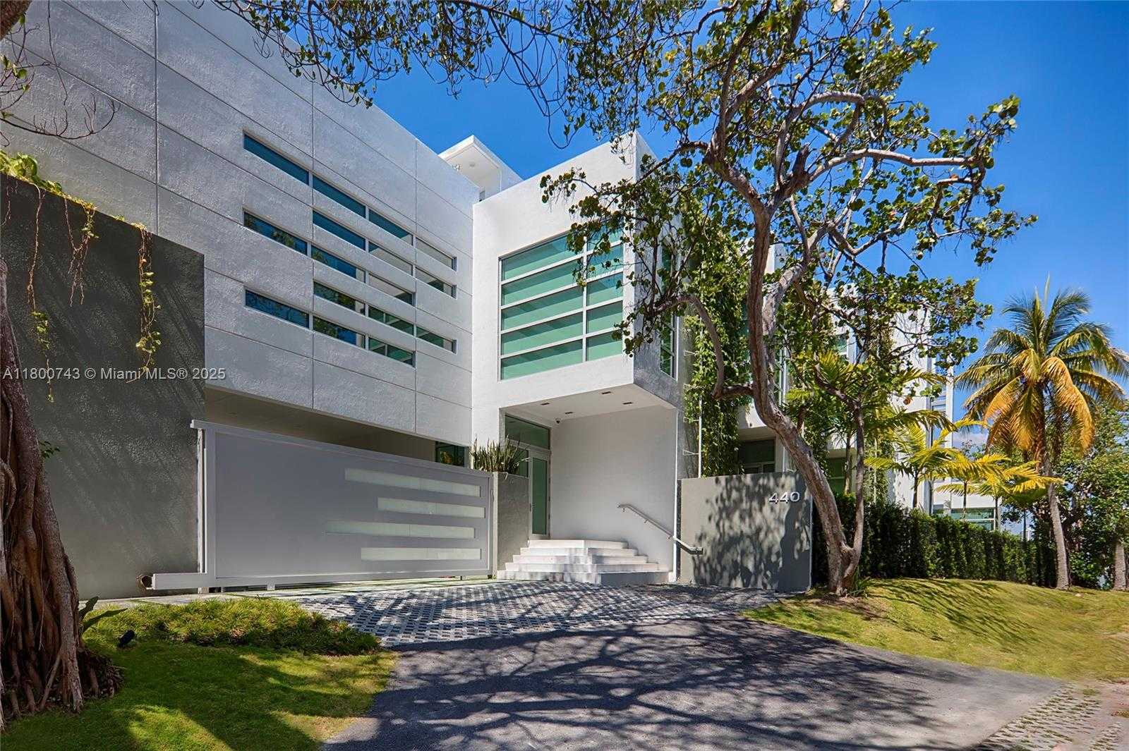 Small Image of 440 SOUTH HIBISCUS DR, Miami Beach Number 15