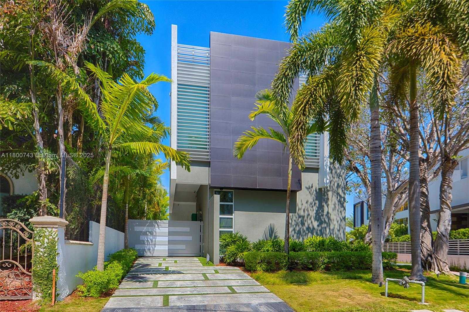 Small Image of 440 SOUTH HIBISCUS DR, Miami Beach Number 16