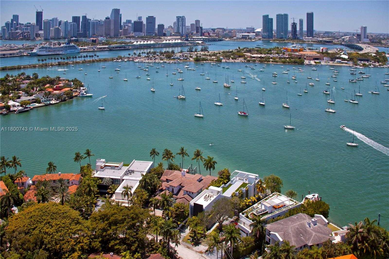 Small Image of 440 SOUTH HIBISCUS DR, Miami Beach Number 3