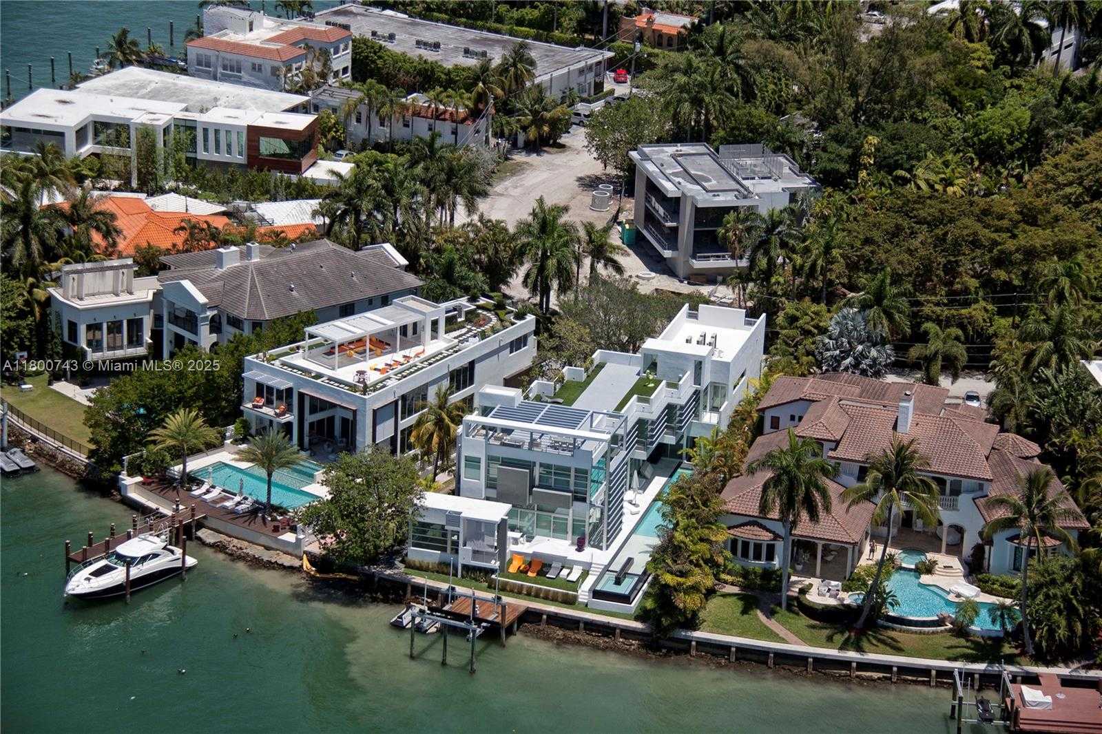 Small Image of 440 SOUTH HIBISCUS DR, Miami Beach Number 4