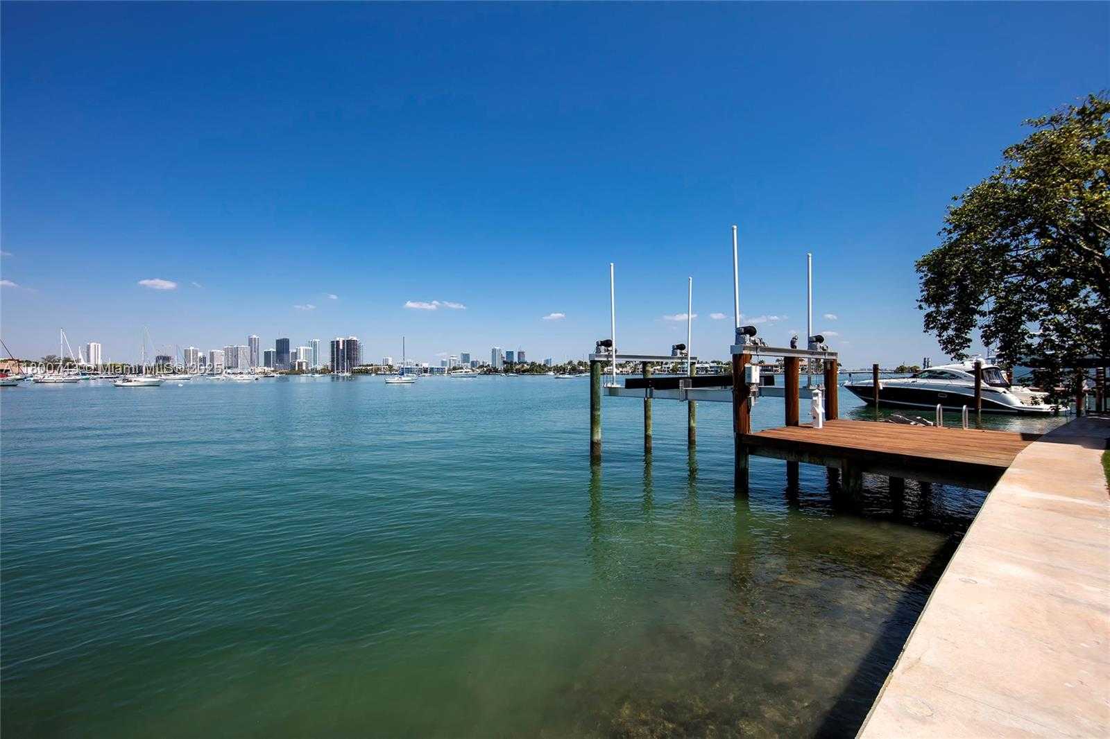 Small Image of 440 SOUTH HIBISCUS DR, Miami Beach Number 5