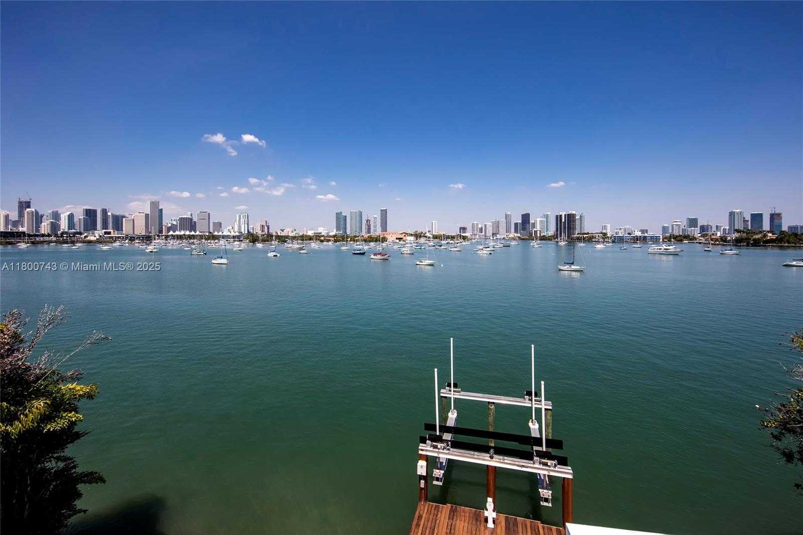 Small Image of 440 SOUTH HIBISCUS DR, Miami Beach Number 6