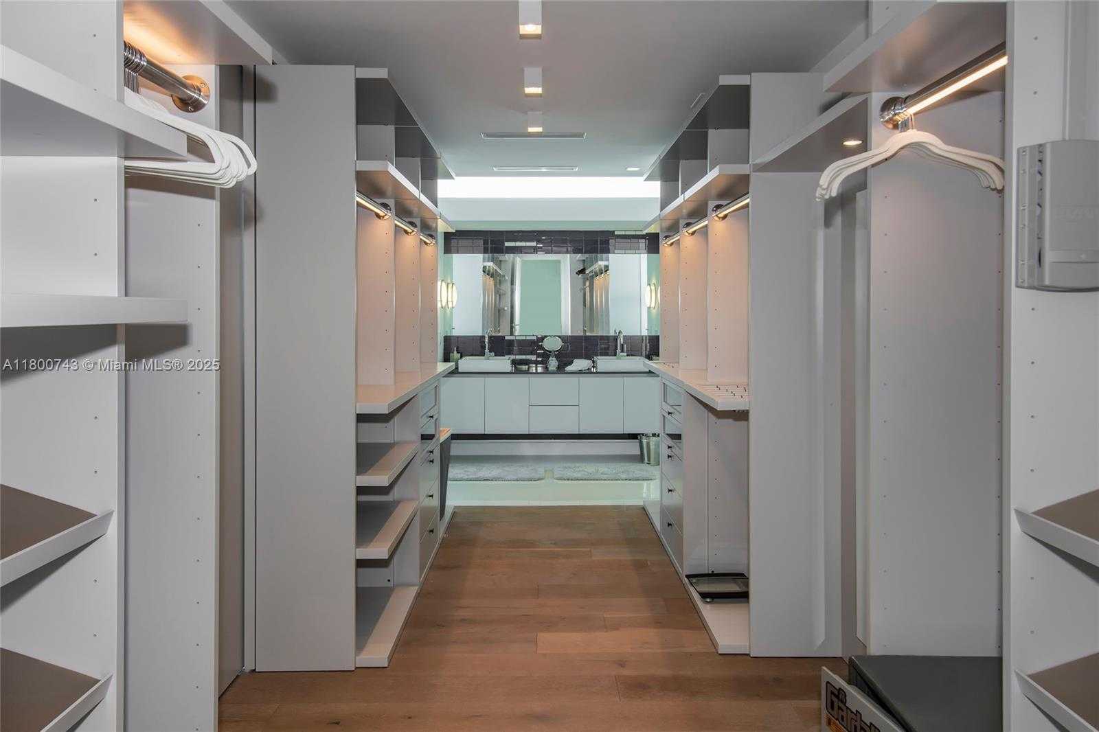 Small Image of 440 SOUTH HIBISCUS DR, Miami Beach Number 8