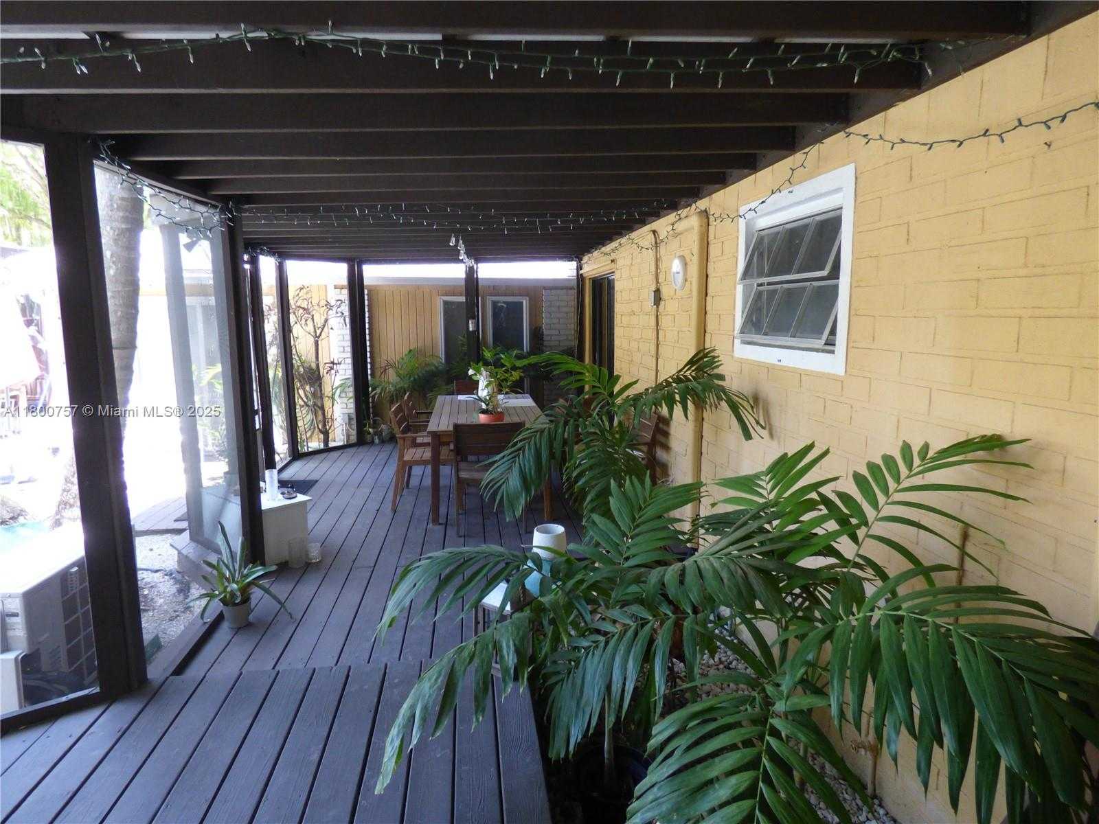 Small Image of 5858 SOUTH WEST 80TH ST, South Miami Number 4