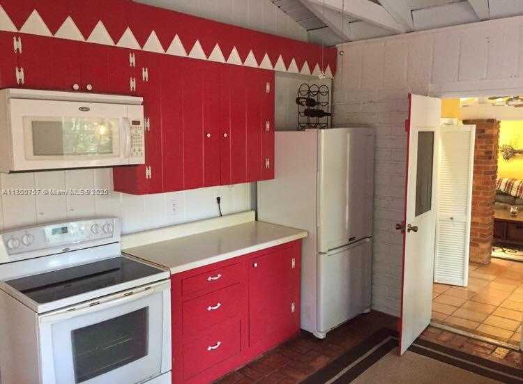 Small Image of 5858 SOUTH WEST 80TH ST, South Miami Number 6