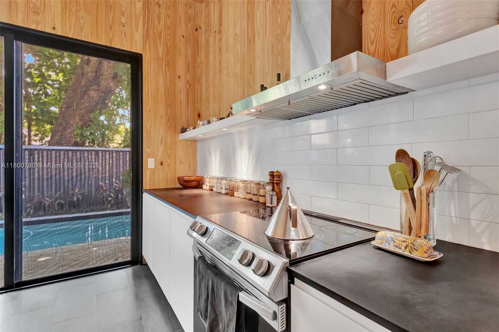 Small Image of 3642 WILLIAM AVE, Coconut Grove Number 23