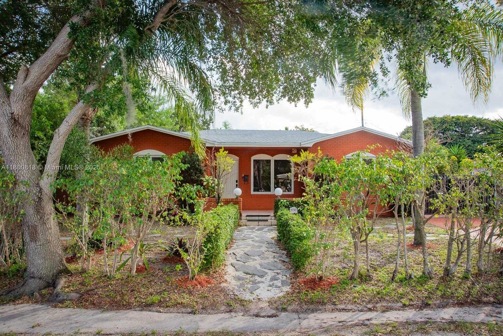Small Image of 16910 NORTH EAST 8TH CT, North Miami Beach Number 2