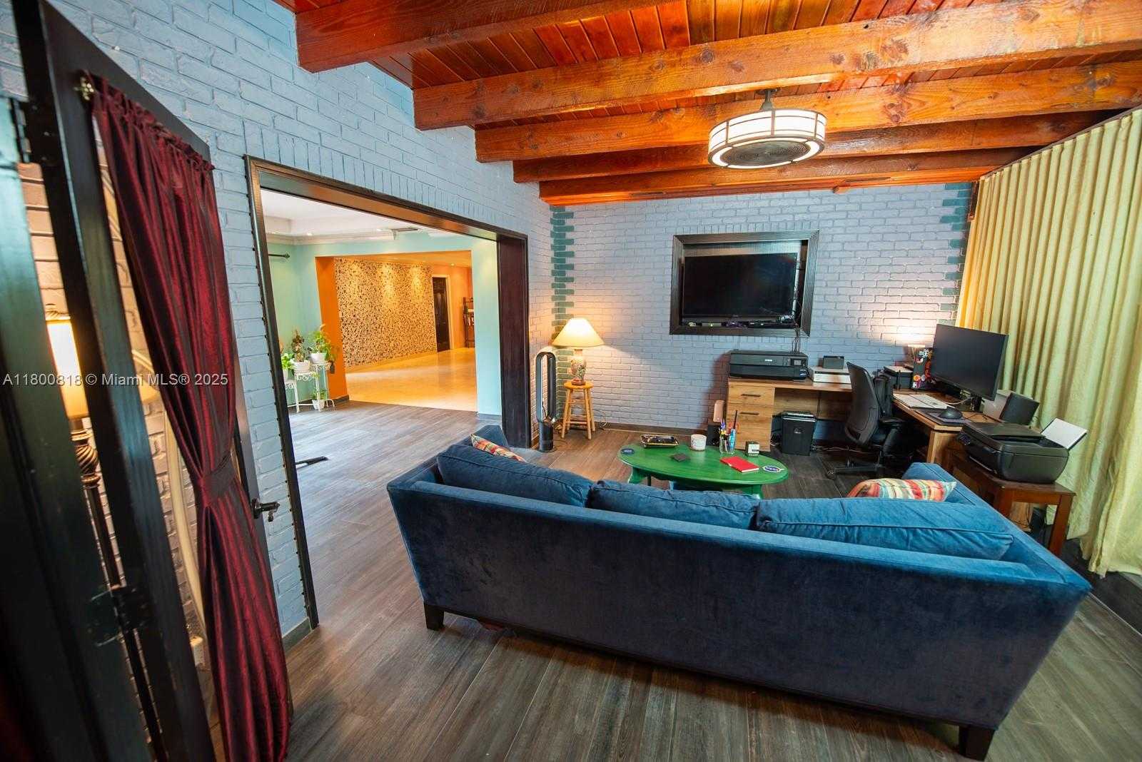 Small Image of 16910 NORTH EAST 8TH CT, North Miami Beach Number 24