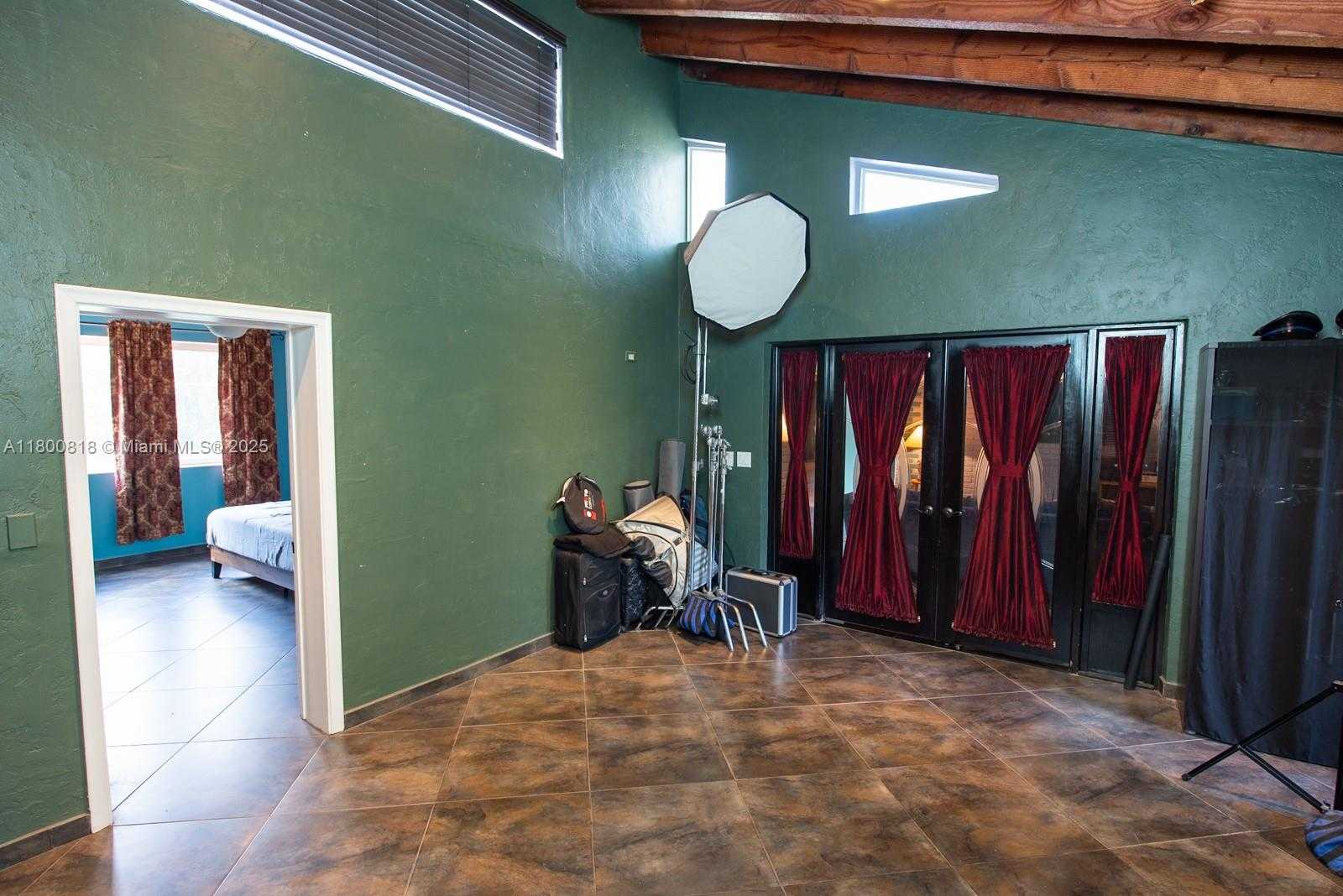 Small Image of 16910 NORTH EAST 8TH CT, North Miami Beach Number 25