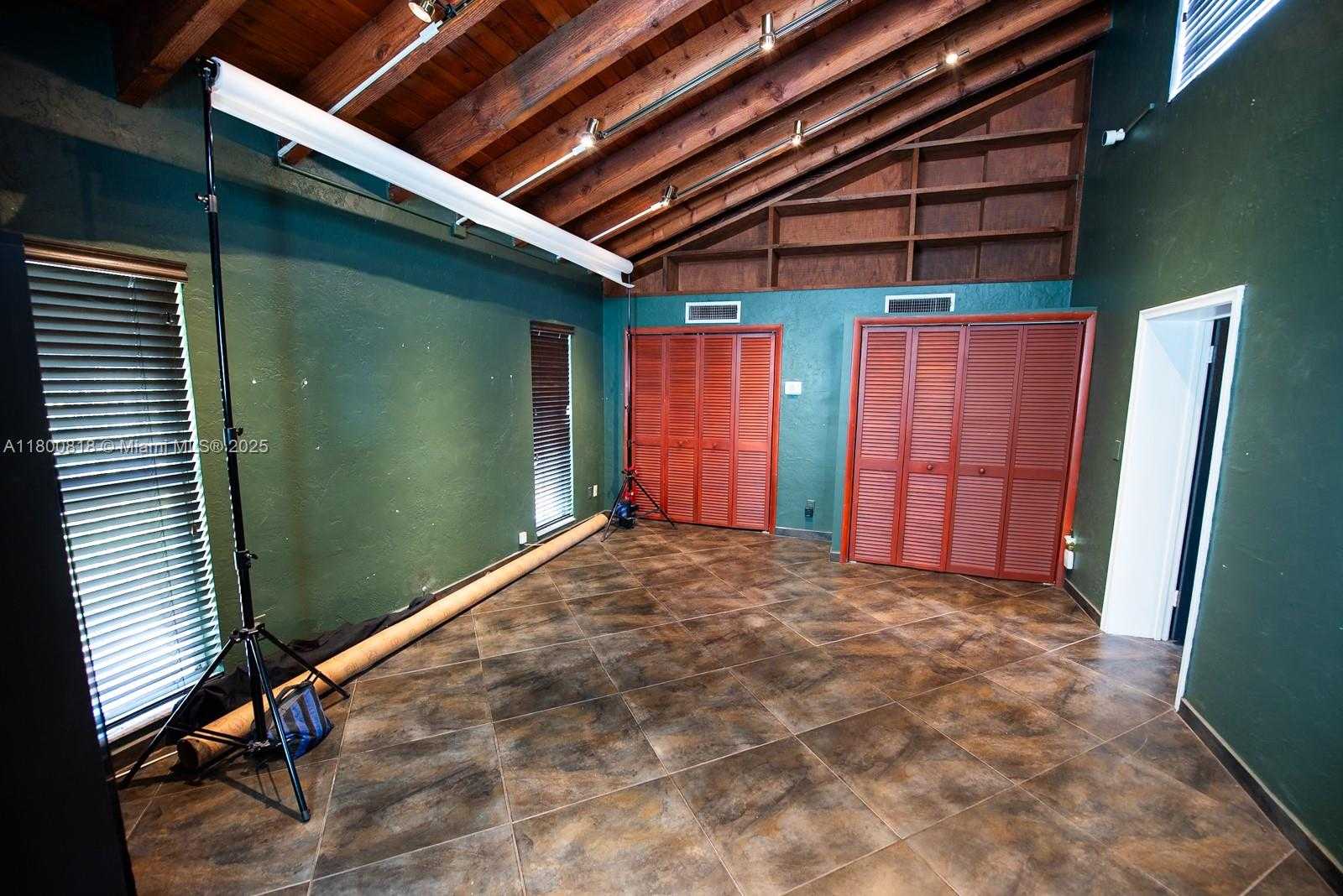 Small Image of 16910 NORTH EAST 8TH CT, North Miami Beach Number 26