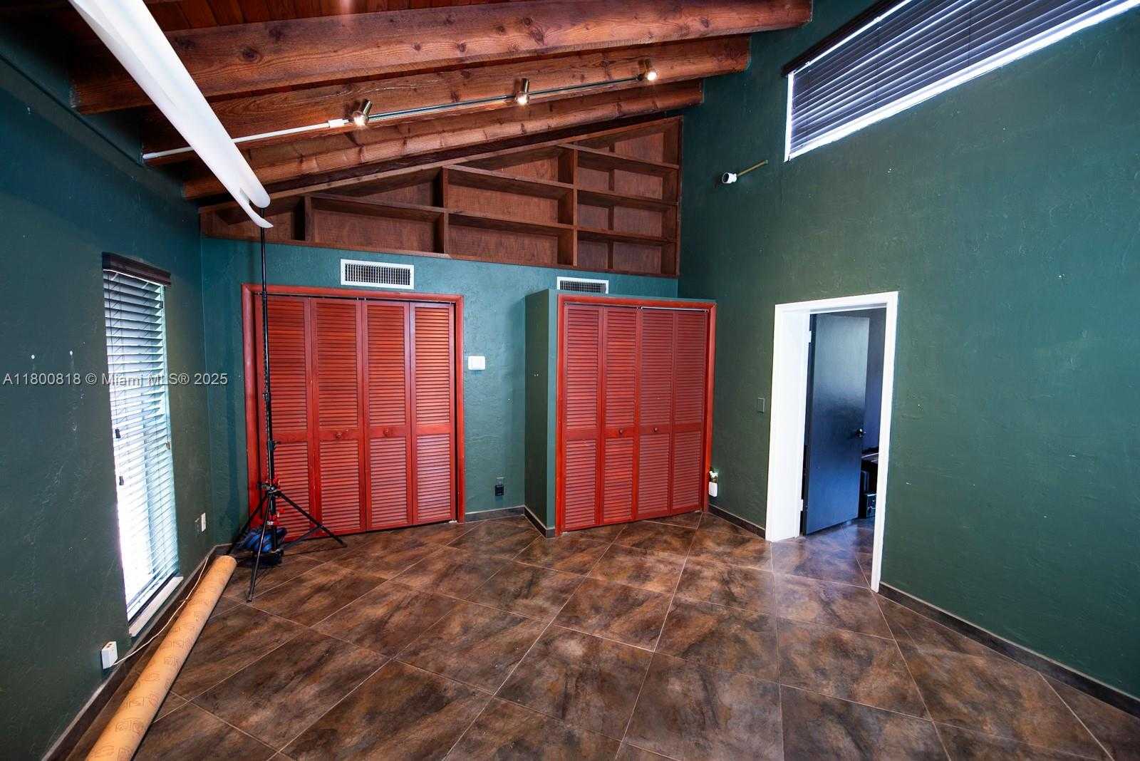 Small Image of 16910 NORTH EAST 8TH CT, North Miami Beach Number 27