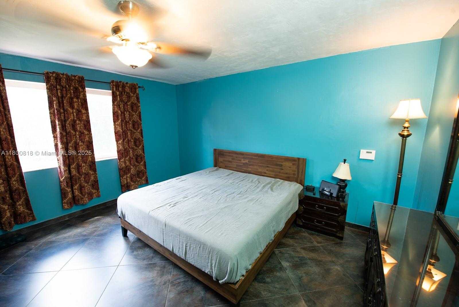 Small Image of 16910 NORTH EAST 8TH CT, North Miami Beach Number 29