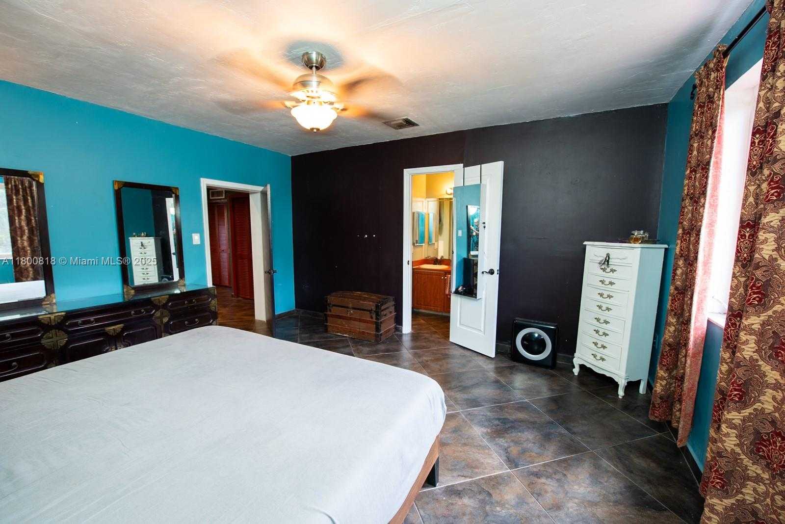 Small Image of 16910 NORTH EAST 8TH CT, North Miami Beach Number 30