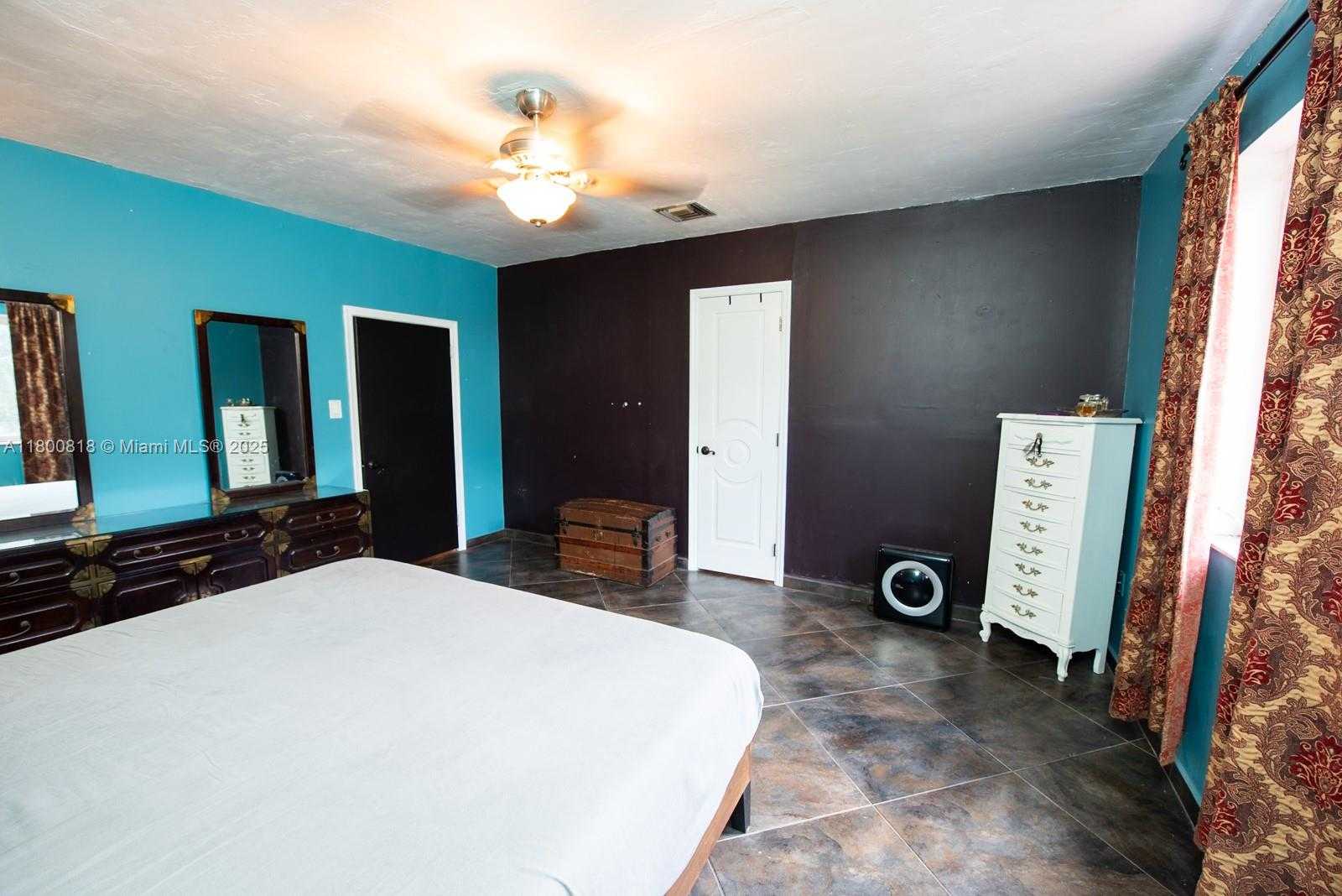 Small Image of 16910 NORTH EAST 8TH CT, North Miami Beach Number 31