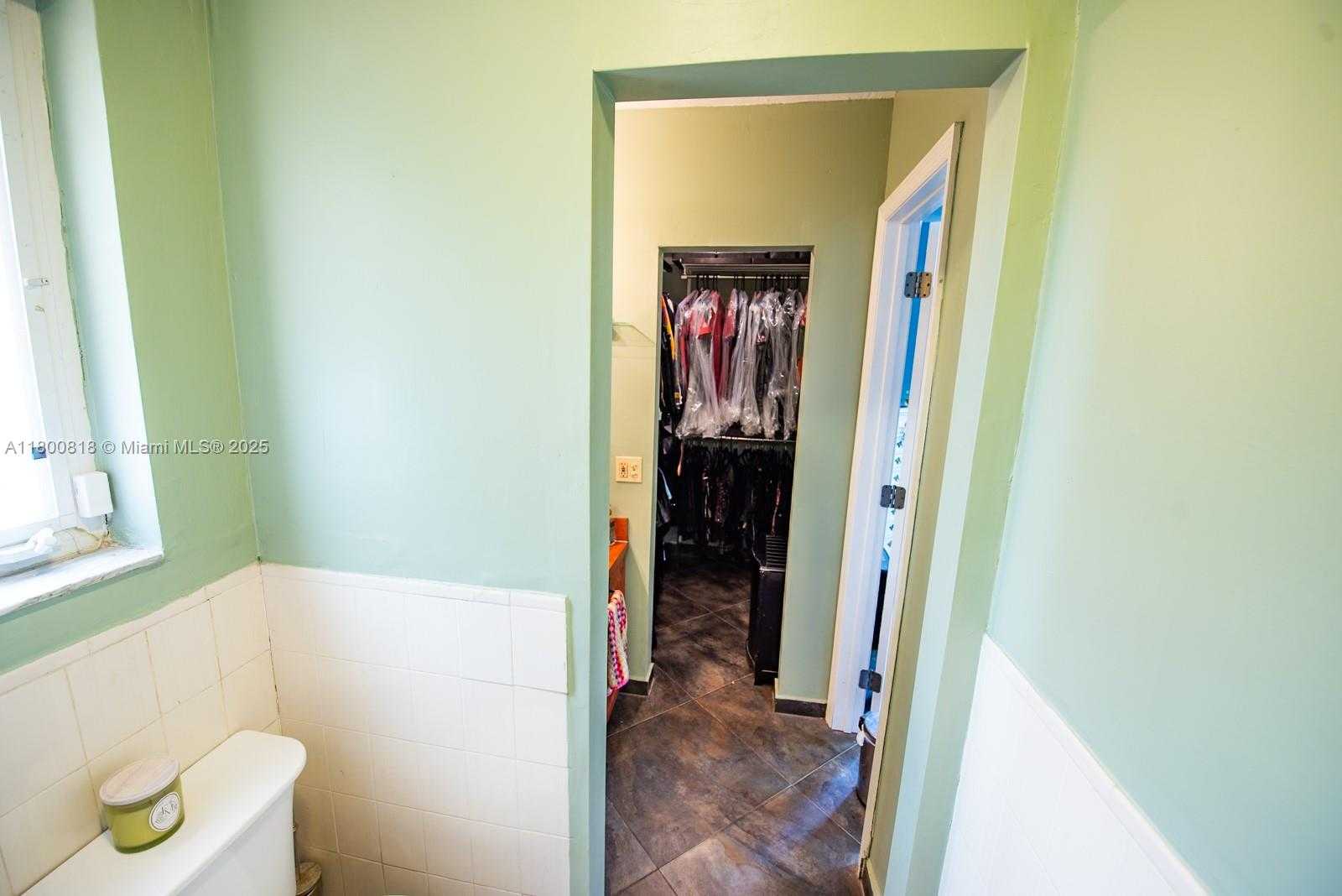 Small Image of 16910 NORTH EAST 8TH CT, North Miami Beach Number 33