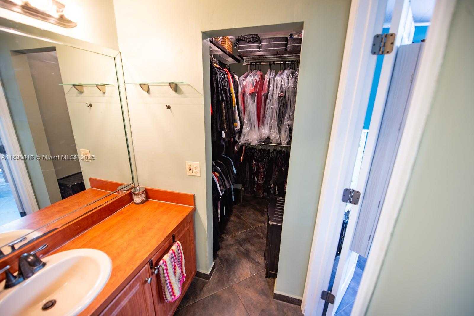Small Image of 16910 NORTH EAST 8TH CT, North Miami Beach Number 34