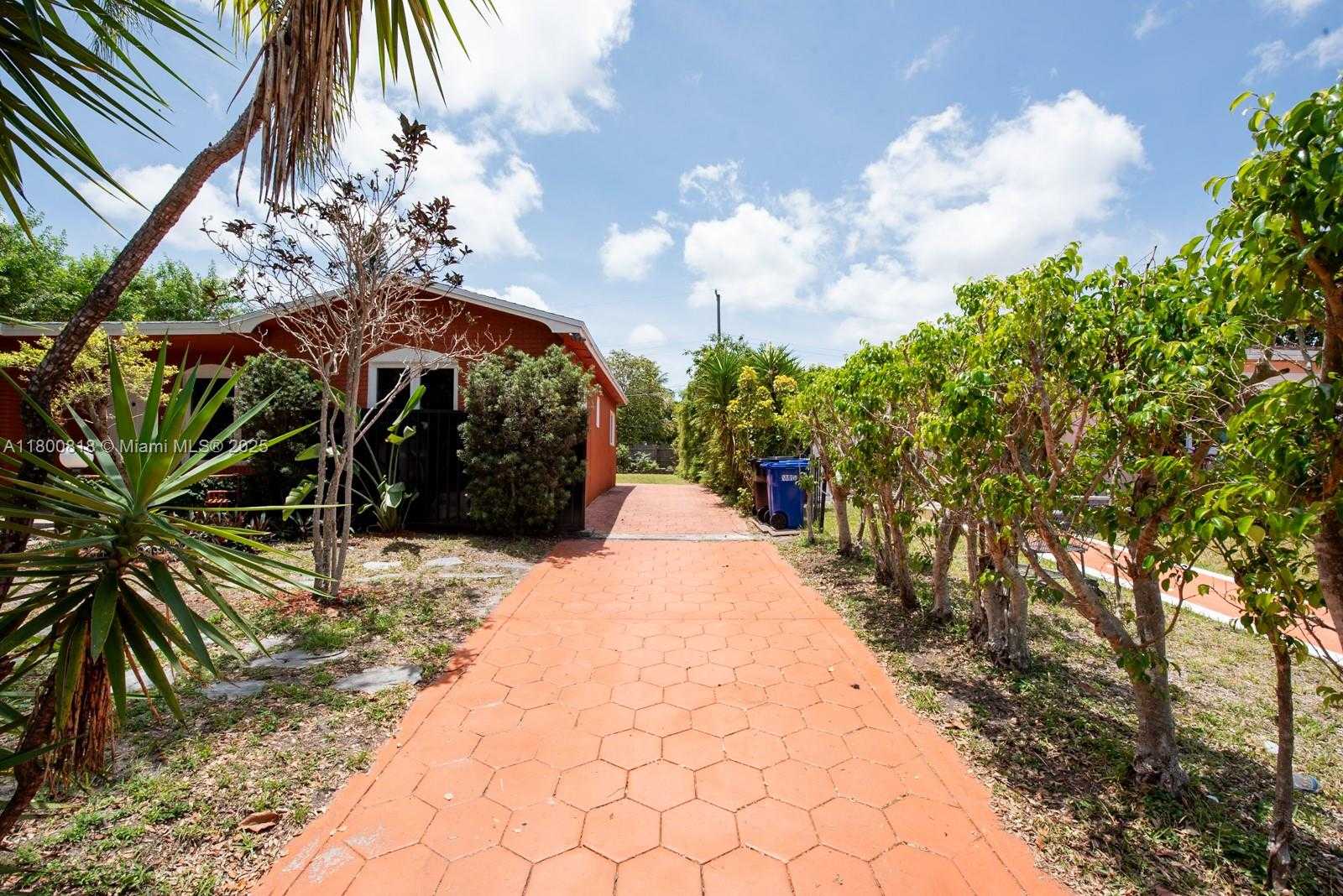 Small Image of 16910 NORTH EAST 8TH CT, North Miami Beach Number 37