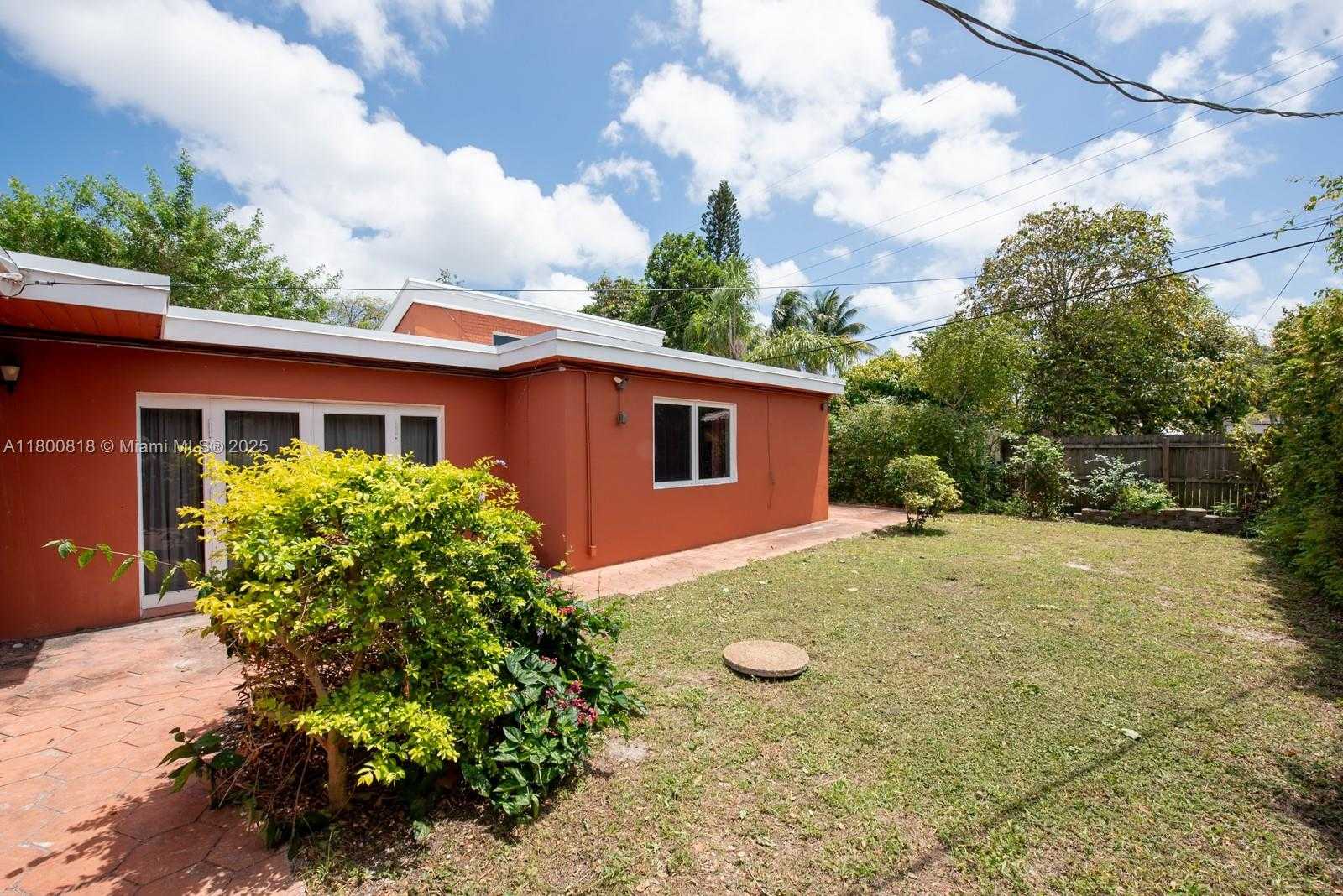 Small Image of 16910 NORTH EAST 8TH CT, North Miami Beach Number 38