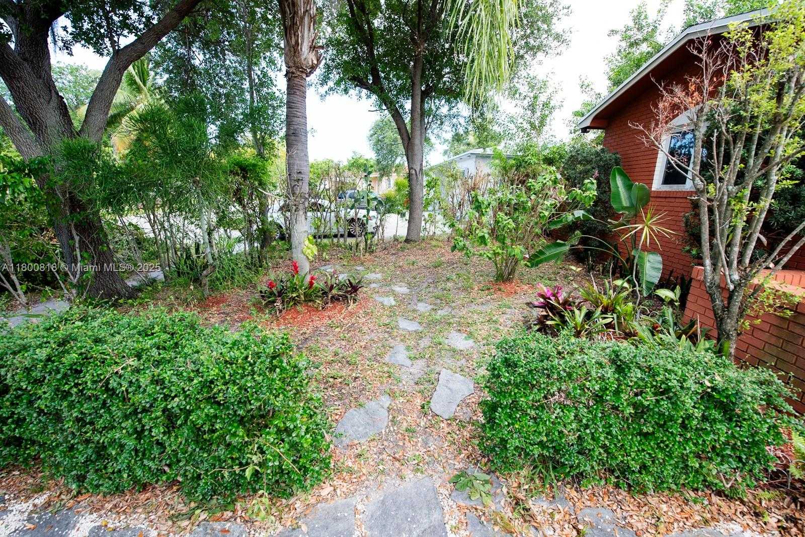 Small Image of 16910 NORTH EAST 8TH CT, North Miami Beach Number 4