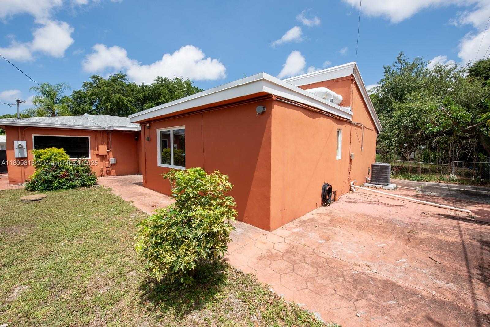 Small Image of 16910 NORTH EAST 8TH CT, North Miami Beach Number 40