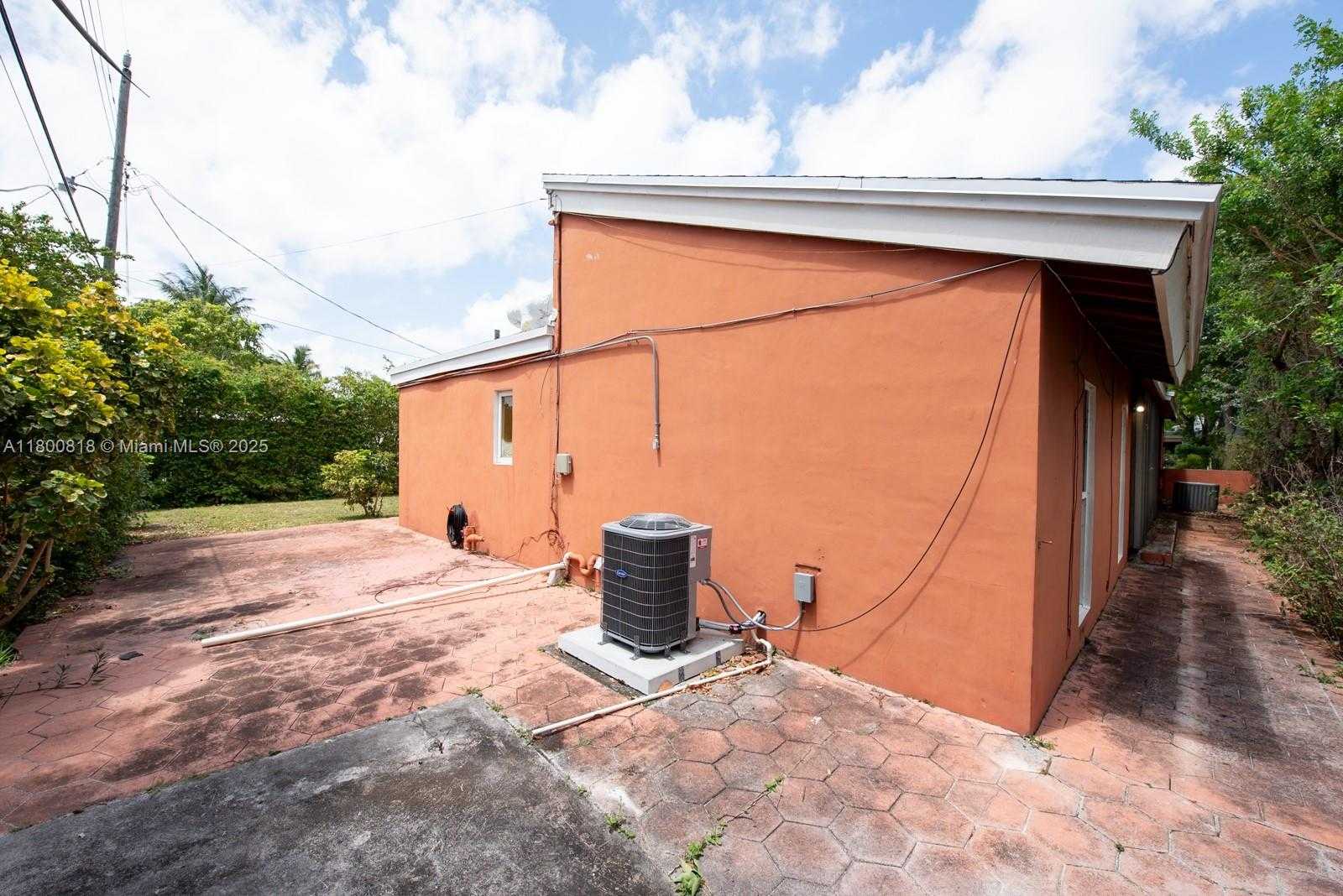 Small Image of 16910 NORTH EAST 8TH CT, North Miami Beach Number 41