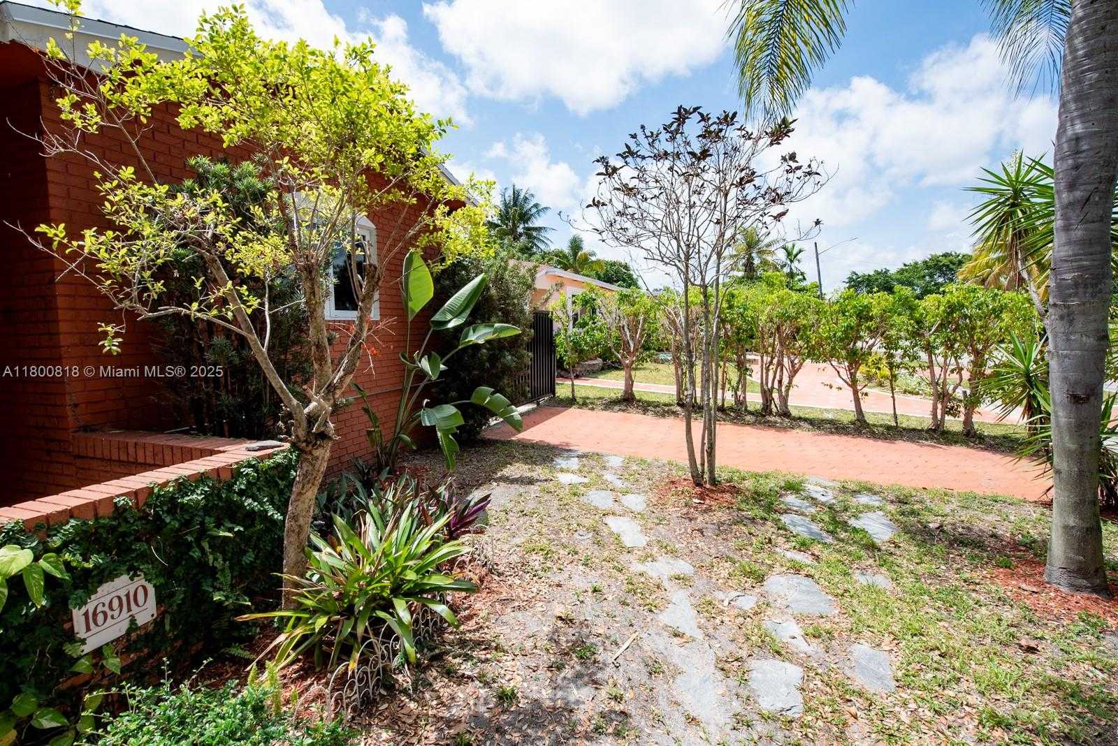 Small Image of 16910 NORTH EAST 8TH CT, North Miami Beach Number 5