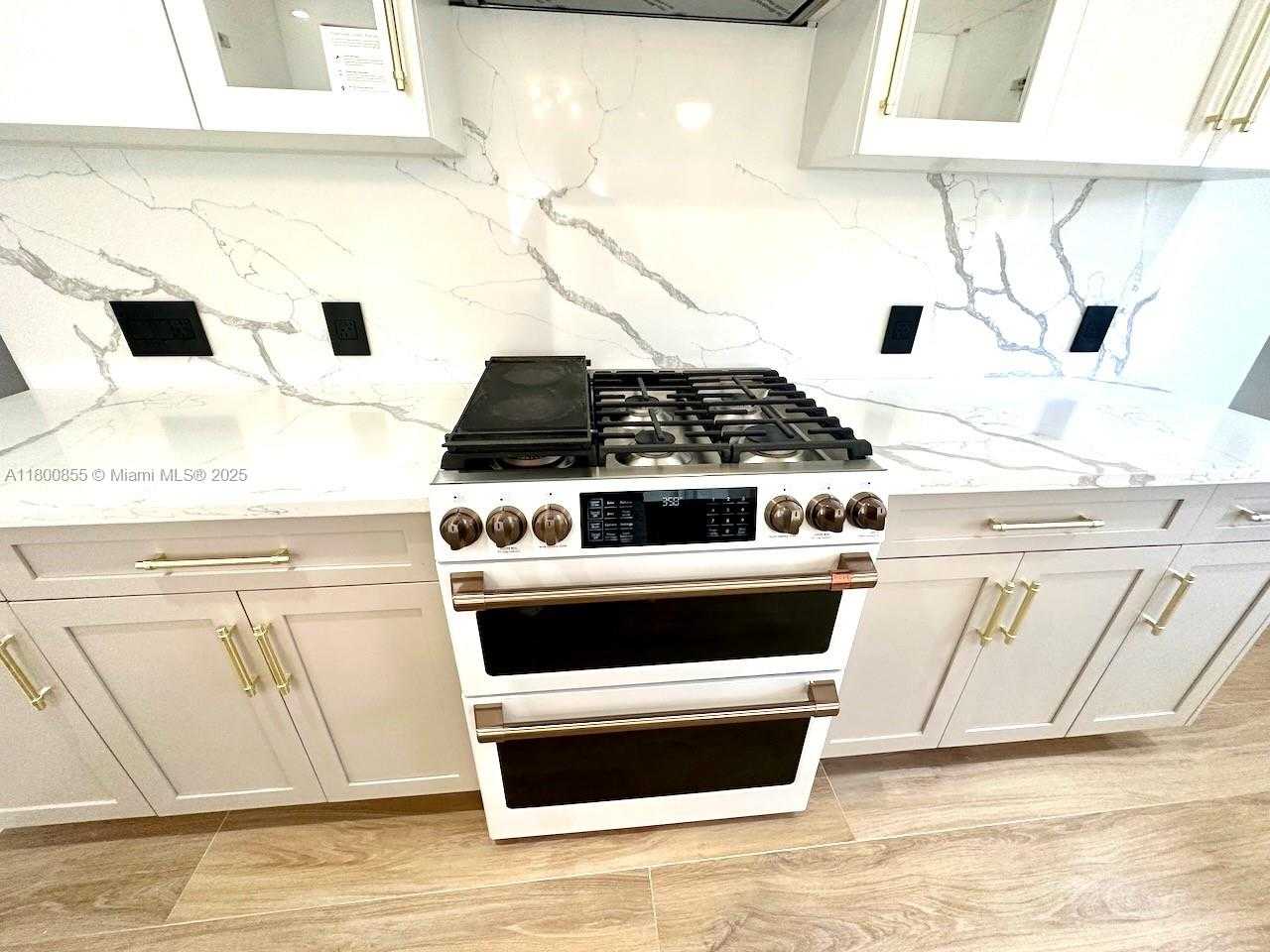 Small Image of 10361 NORTH EAST 4TH AVE, Miami Shores Number 15