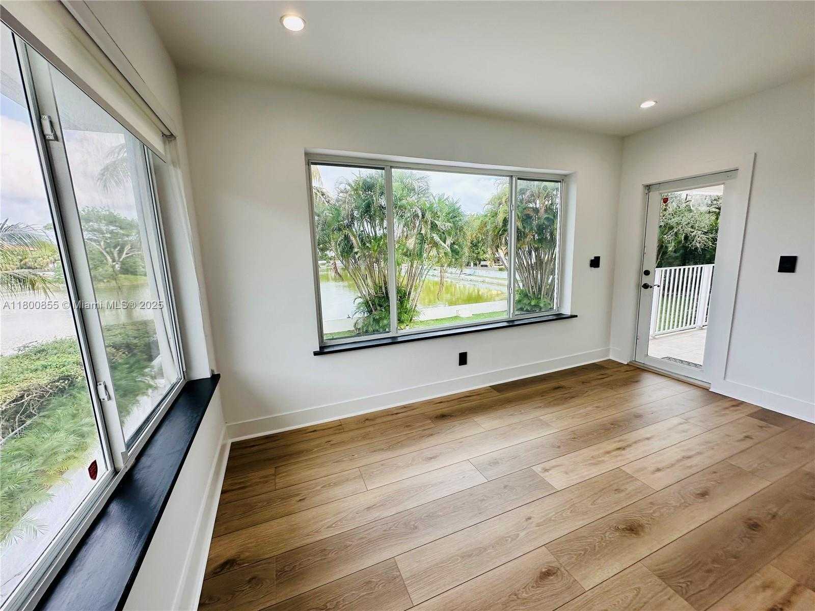 Small Image of 10361 NORTH EAST 4TH AVE, Miami Shores Number 16
