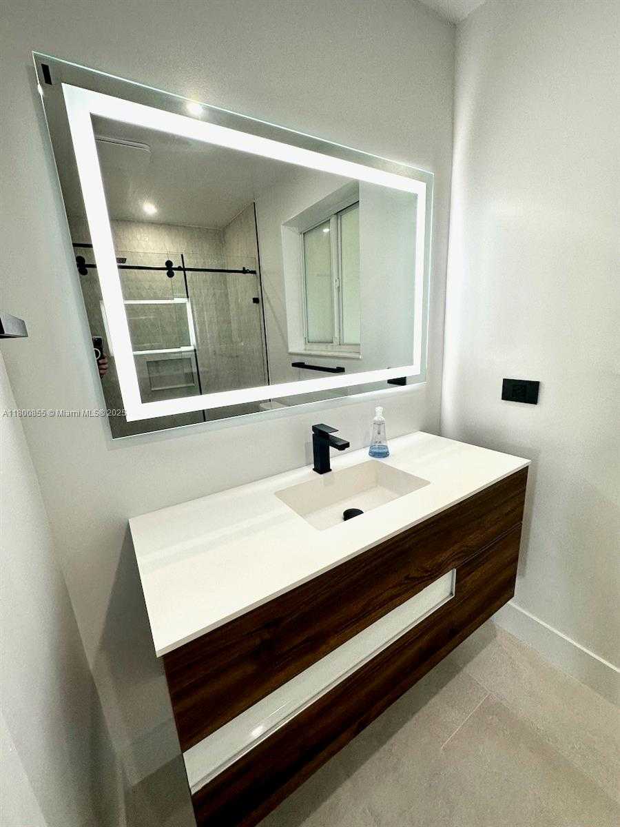 Small Image of 10361 NORTH EAST 4TH AVE, Miami Shores Number 26