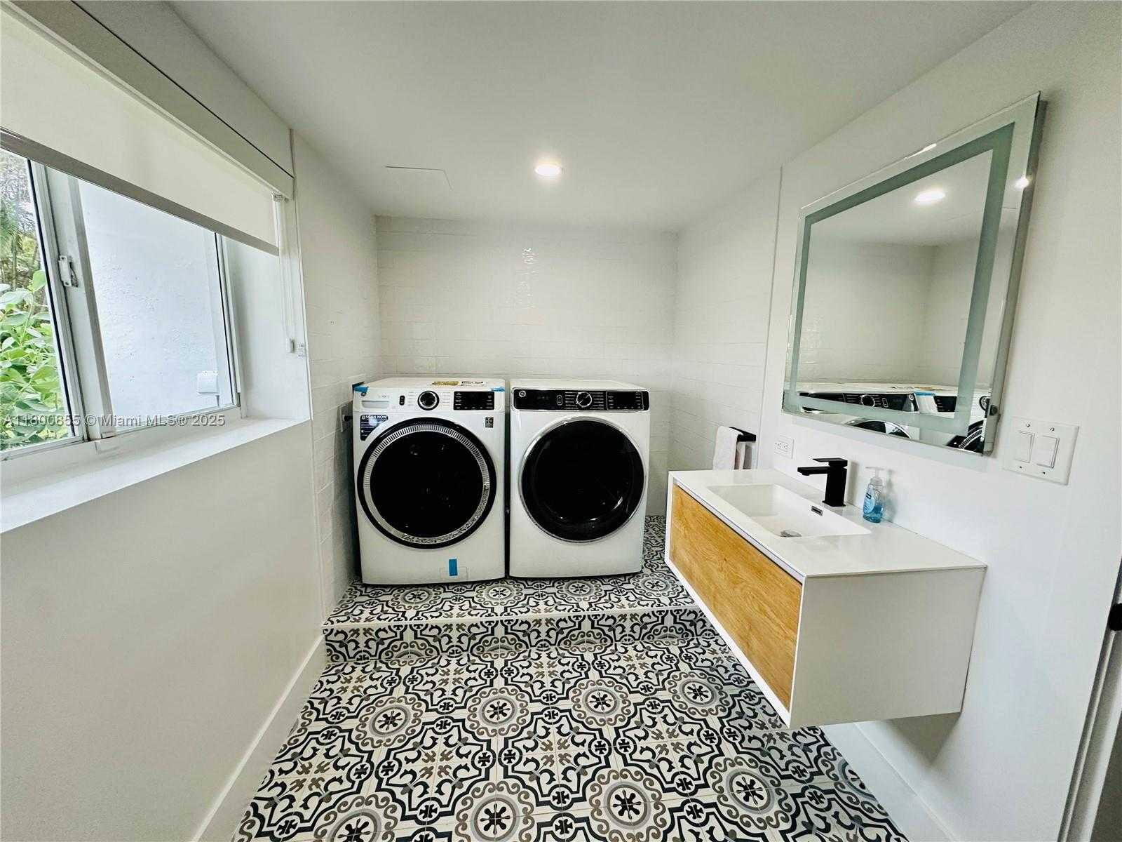 Small Image of 10361 NORTH EAST 4TH AVE, Miami Shores Number 34