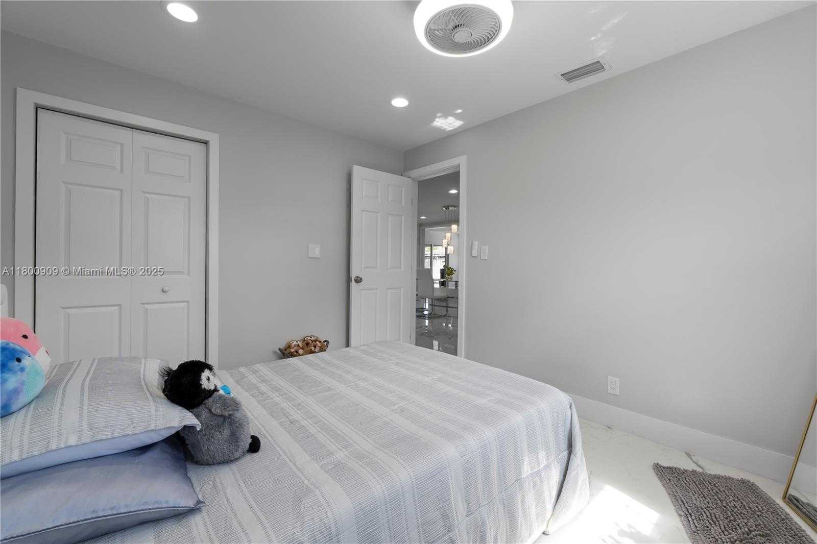 Small Image of 6307 NW 19TH CT, Margate Number 17