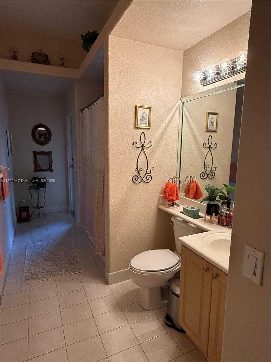Small Image of 8943 NORTH WEST 174TH ST, Hialeah Number 14