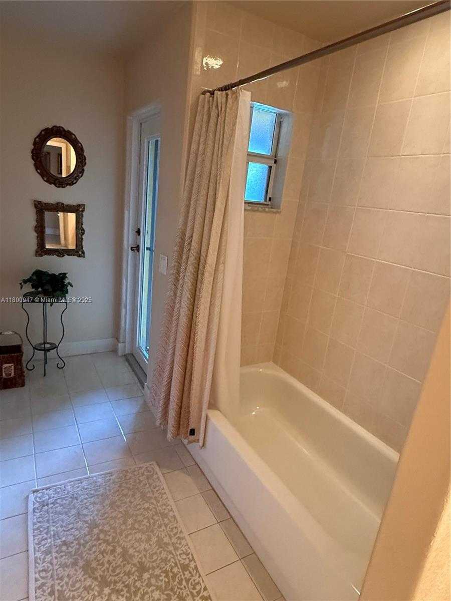 Small Image of 8943 NORTH WEST 174TH ST, Hialeah Number 15