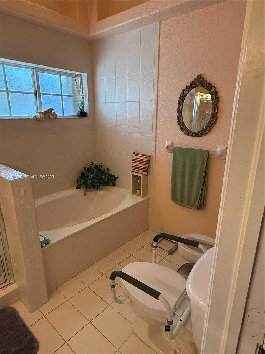 Small Image of 8943 NORTH WEST 174TH ST, Hialeah Number 2