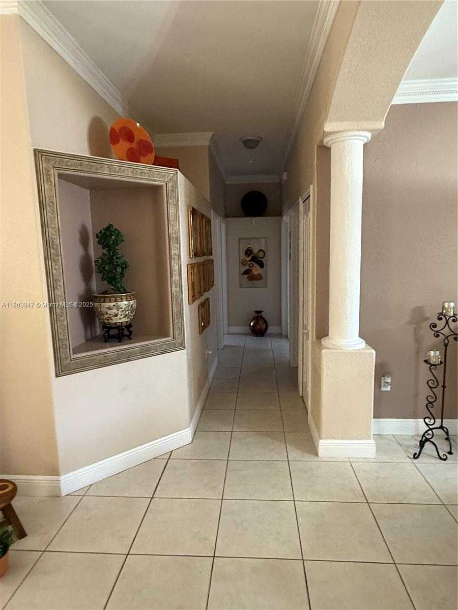 Small Image of 8943 NORTH WEST 174TH ST, Hialeah Number 21