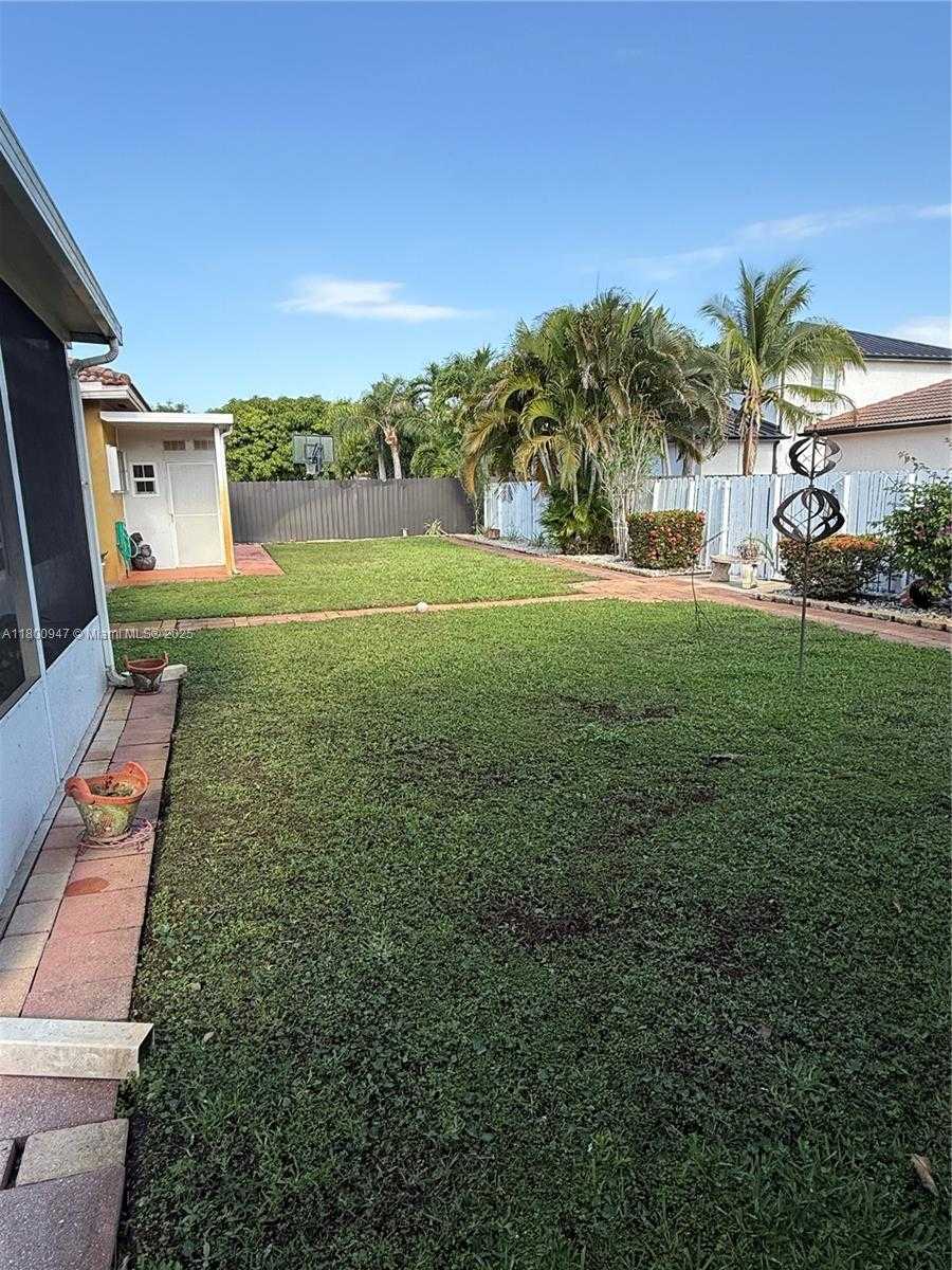 Small Image of 8943 NORTH WEST 174TH ST, Hialeah Number 25