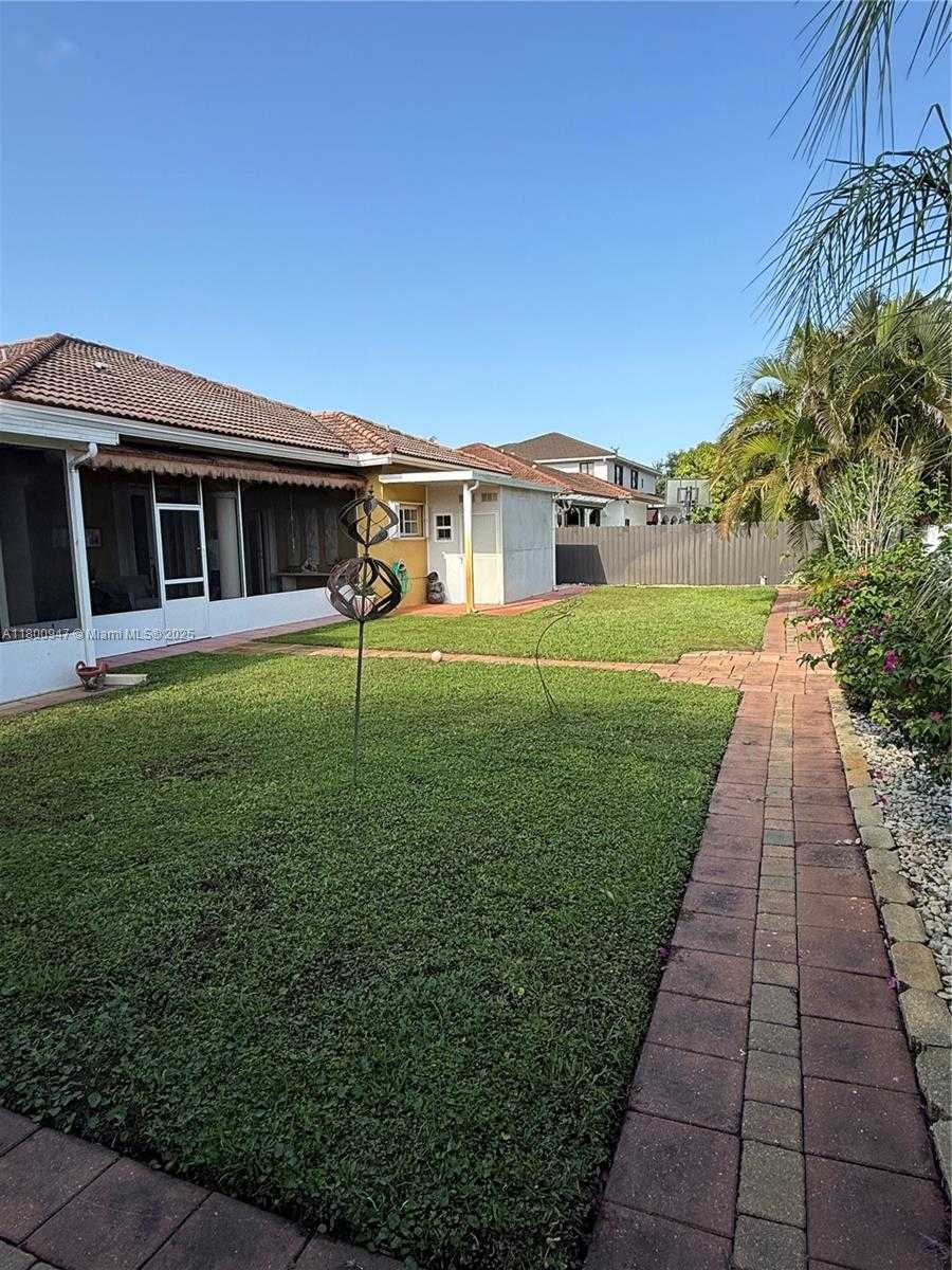 Small Image of 8943 NORTH WEST 174TH ST, Hialeah Number 26