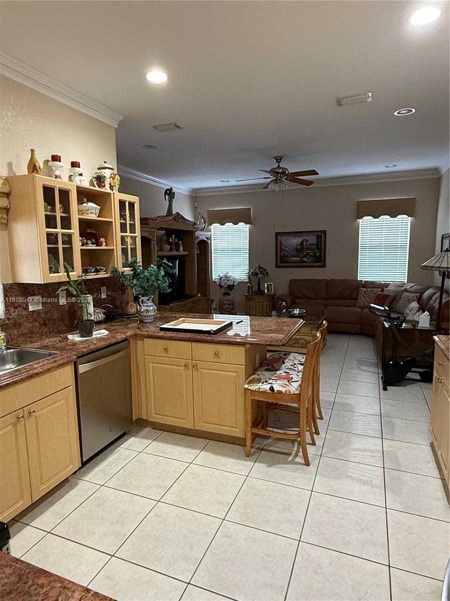 Small Image of 8943 NORTH WEST 174TH ST, Hialeah Number 28