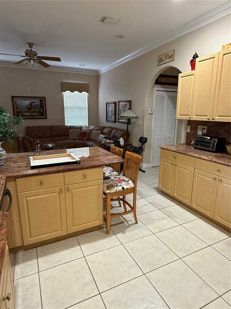 Small Image of 8943 NORTH WEST 174TH ST, Hialeah Number 29